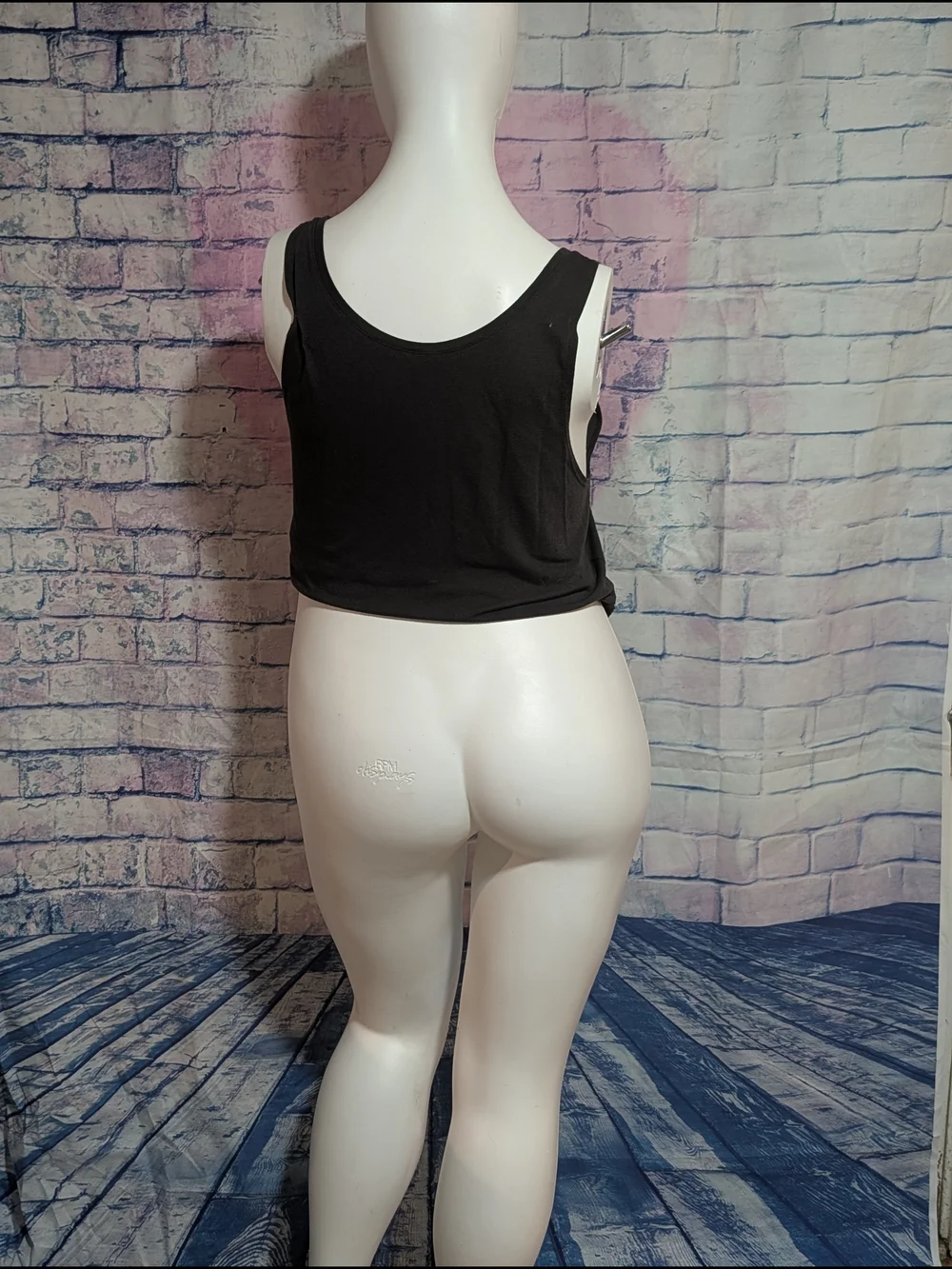 Moss Crossing Black Graphic Crop Tank - Picture 2 of 2